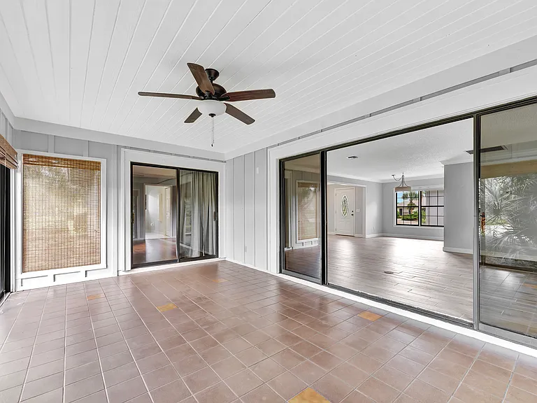 121 Prestwick Cir — Photo 17