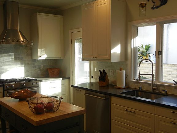3rd image of 324 Quincy Ave