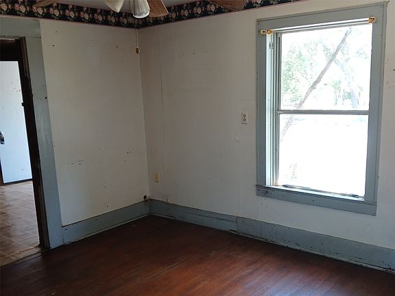 4th image of 600 W 14th St