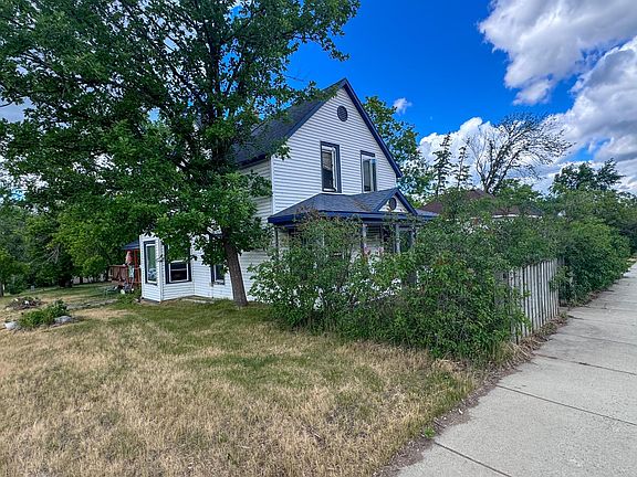 3rd image of 601 Irvine Ave NW