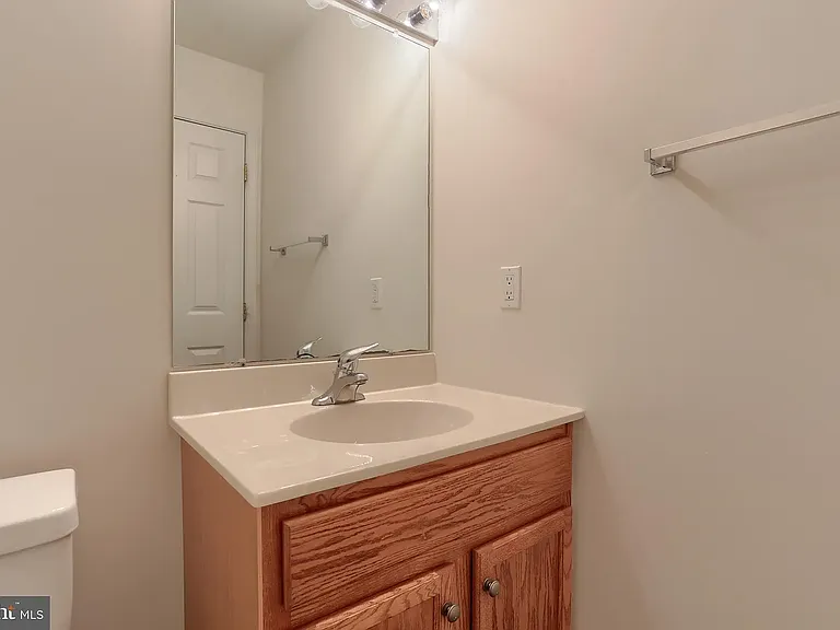 2120 Autumn Ct — Photo 18