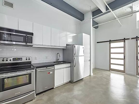 3rd image of 44 Berry St APT 3B