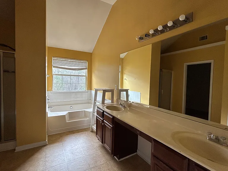 1040 Baltic Way — Photo 26