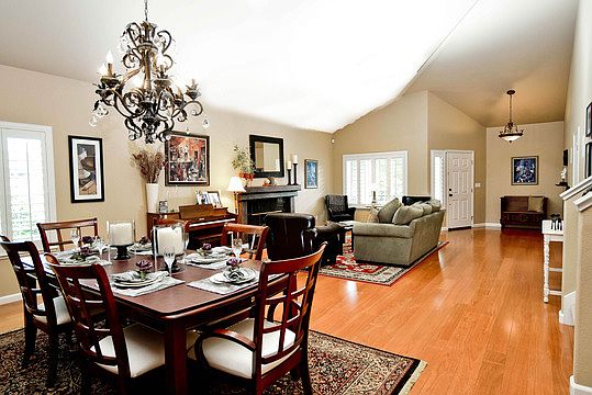 3rd image of 585 Bourne Ln