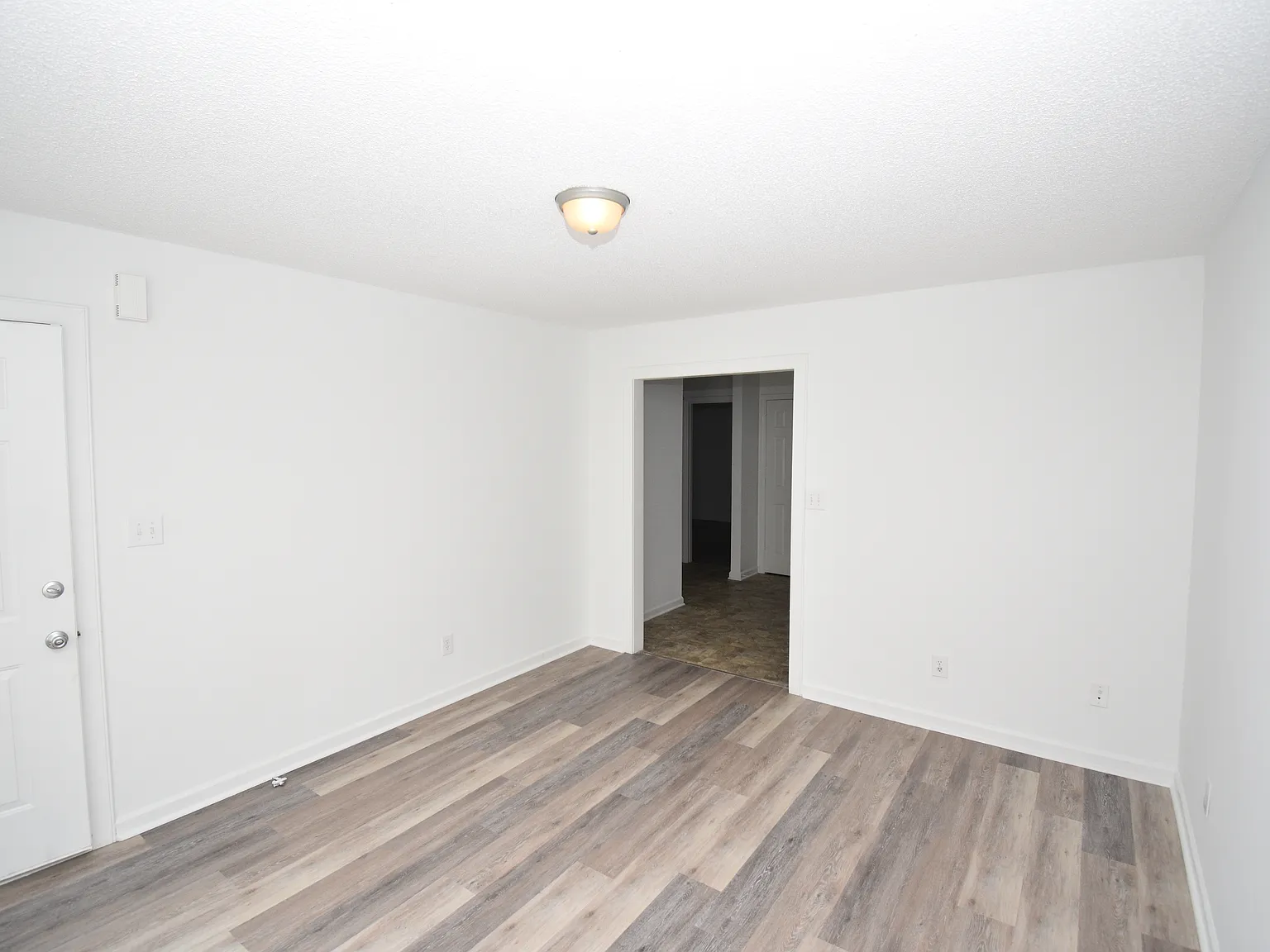 2 bed, 1000 sqft, $1,100 — Photo 2