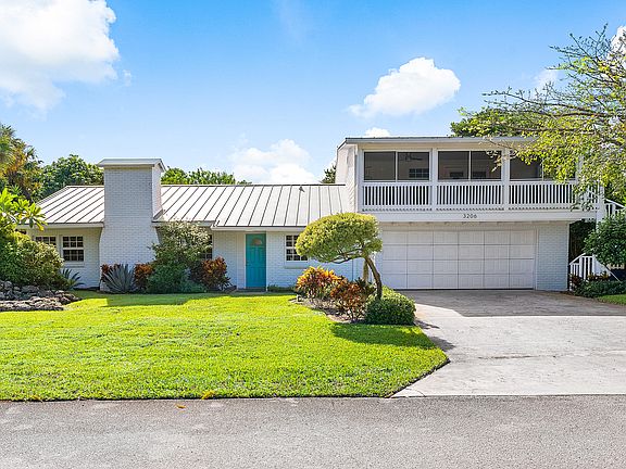 2nd image of 3206 Palm Drive