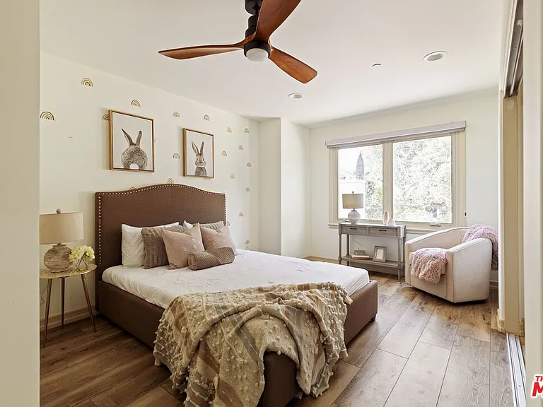 272 N Chester Ave #101 — Photo 29