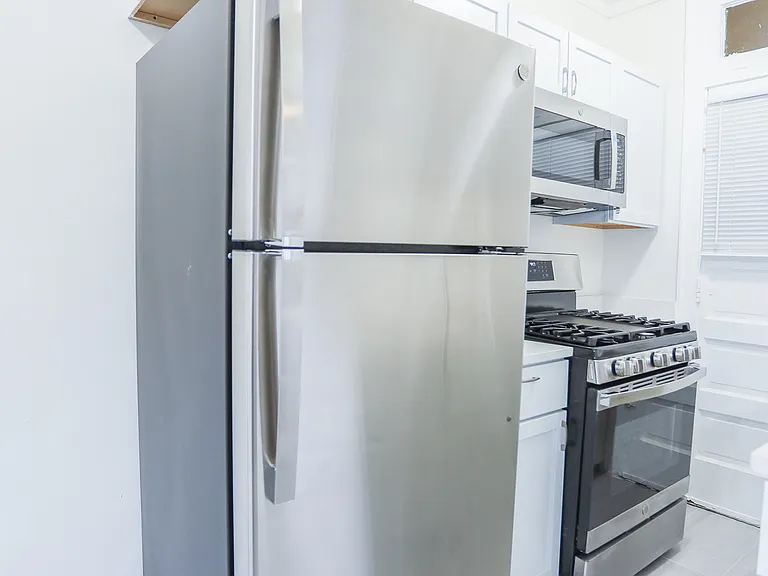 5052 N Glenwood Ave #2 — Photo 1