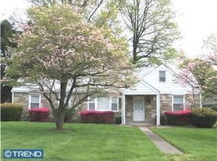 828 E Maple Dr, Southampton, PA 18966