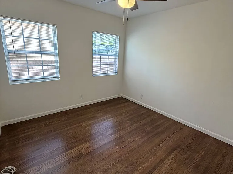 1104 N Frederic St — Photo 15