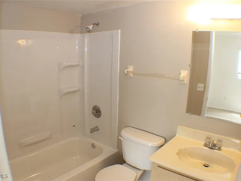 4009 SE 11th Ave #106 — Photo 10