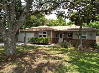 719 S 5th St, La Porte, TX 77571