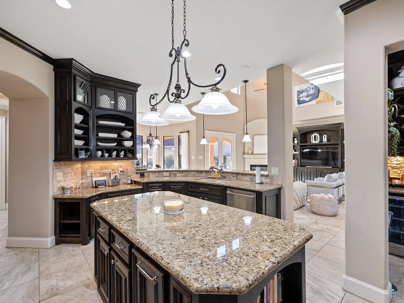 5 bed, 5.5 bath, 4433 sqft, $7,000 — Photo 4
