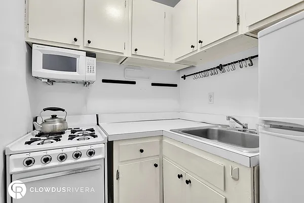 Rented by Cooper & Cooper Real Estate | media 11