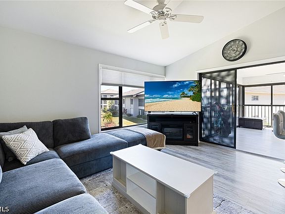 5th image of 5805 Trailwinds Dr APT 326
