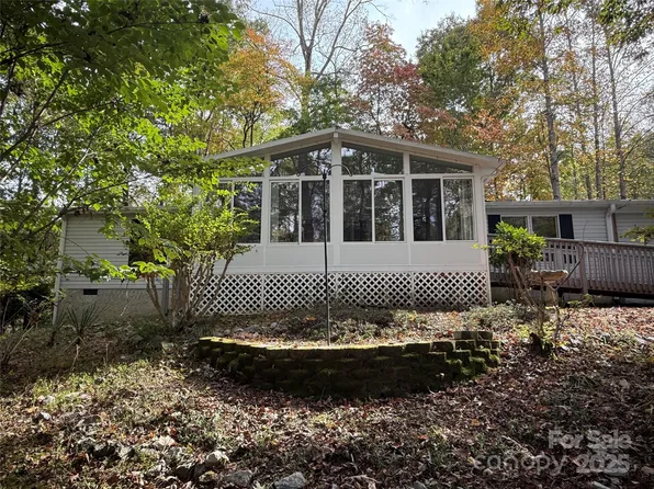 10 Greenwood Acres Dr, Mills River, NC 28759