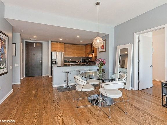 4th image of 240 E Illinois St APT 1704