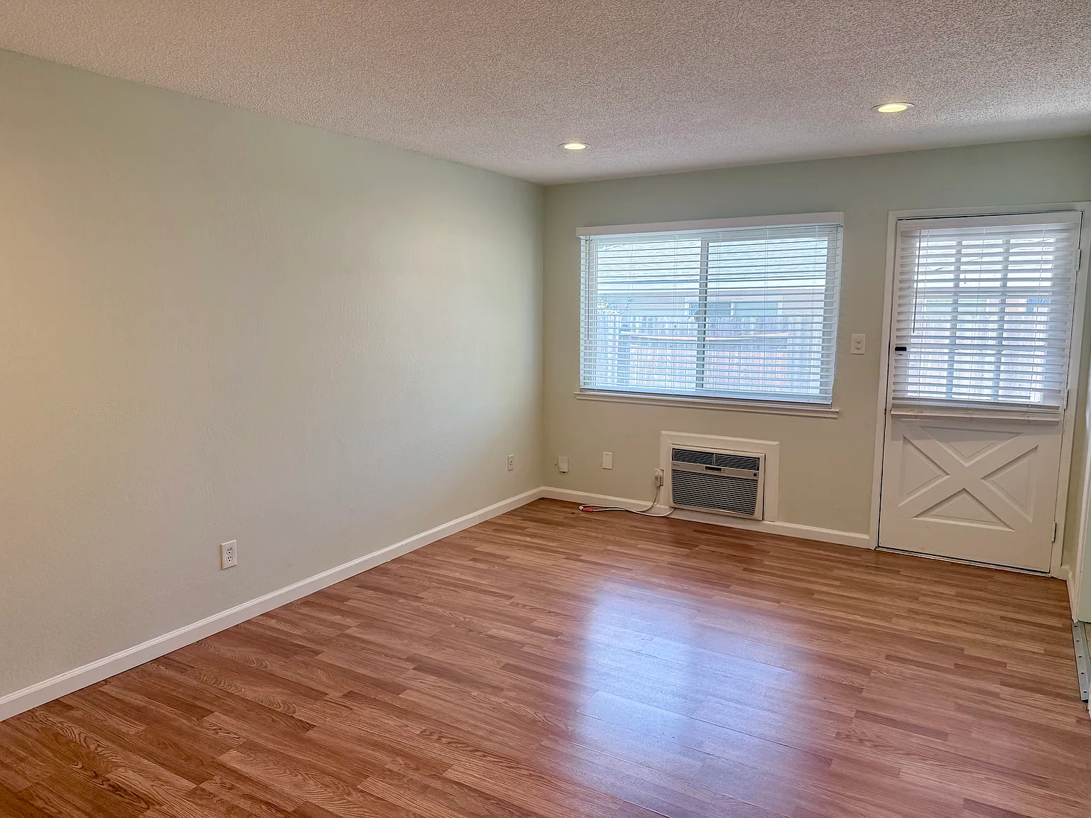 2 bed, 845 sqft, $1,795 — Photo 3