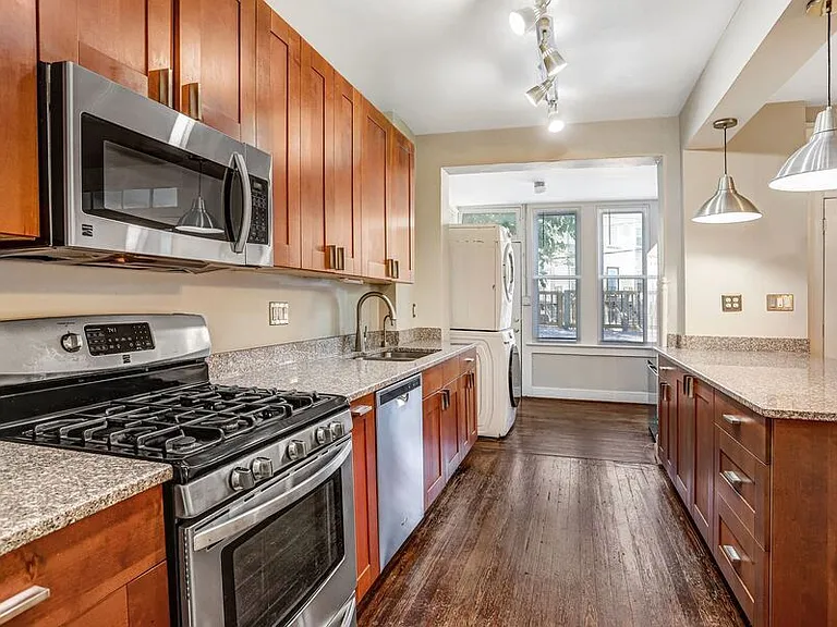 821 Kentucky Ave SE — Photo 9