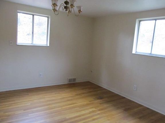 5th image of 229 Thornberry Dr