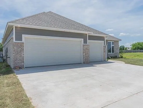 10608 Glover River Dr — Photo 2