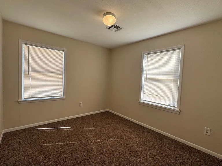 1605 NW Williams Ave — Photo 5