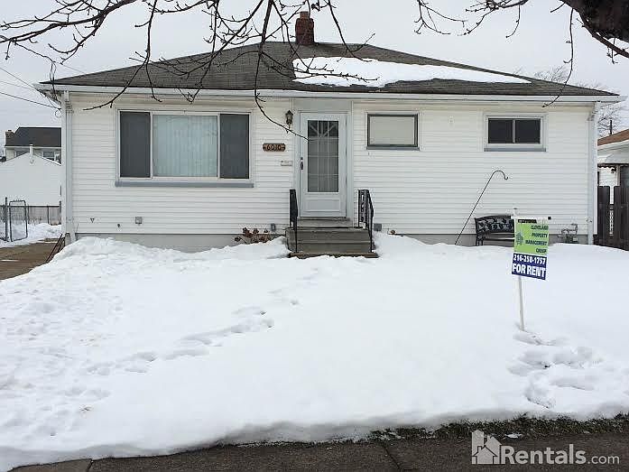 1st image of 6010 Pickway Dr