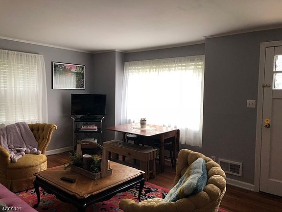3rd image of 23 Grove St
