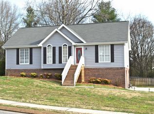 819 Ashbrook Dr, Hixson, TN 37343