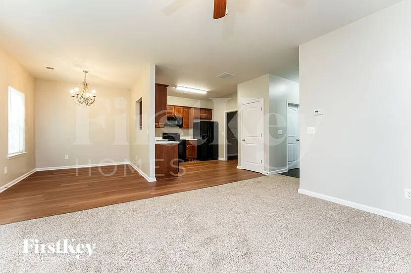 4 bed, 3.0 bath, 1918 sqft, $2,435 — Photo 3