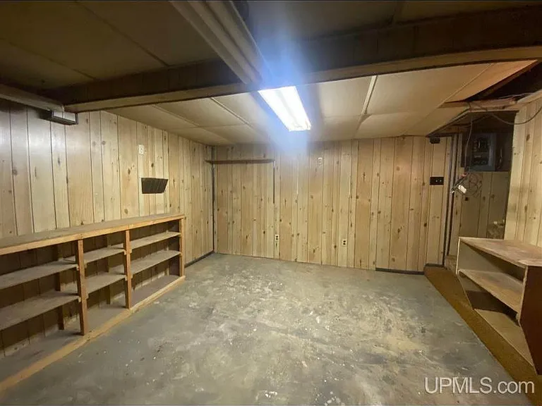 535 W Spring St — Photo 8