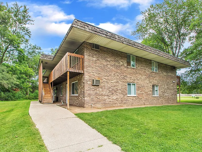 Birchwood Apartments (BW Apartments LLC) — Photo 11