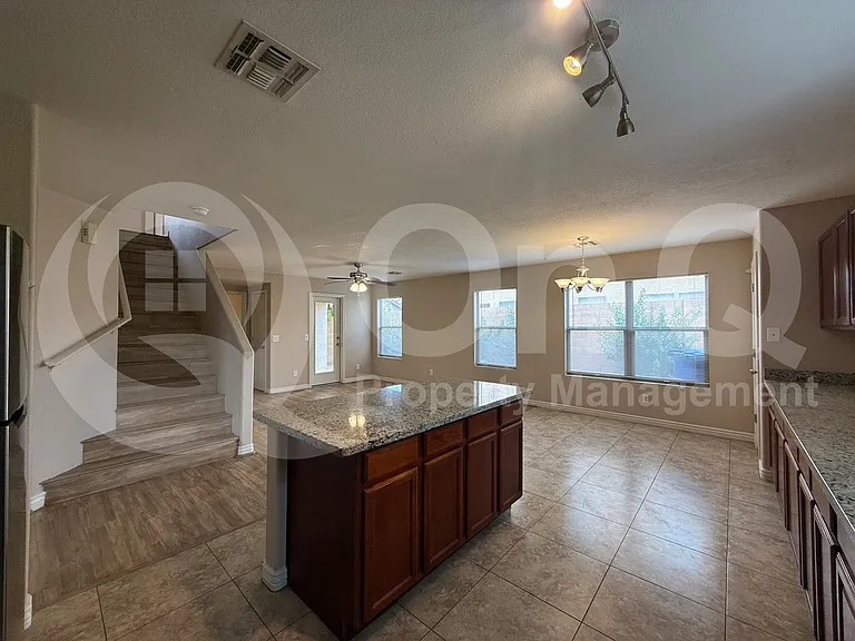 422 W Redwood Dr — Photo 7