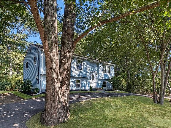 3rd image of 1 Quiet Oak Dr
