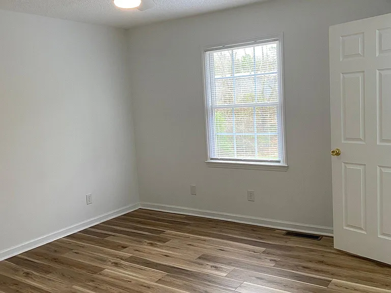 750 Woodbriar Trl #4 — Photo 7