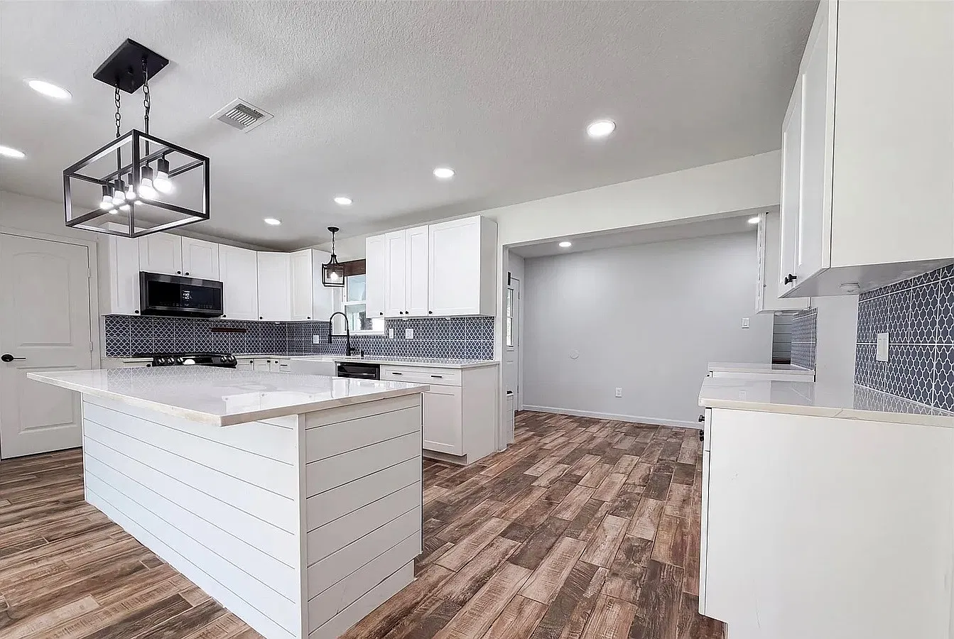 4 bed, 1897 sqft, $1,689 — Photo 4
