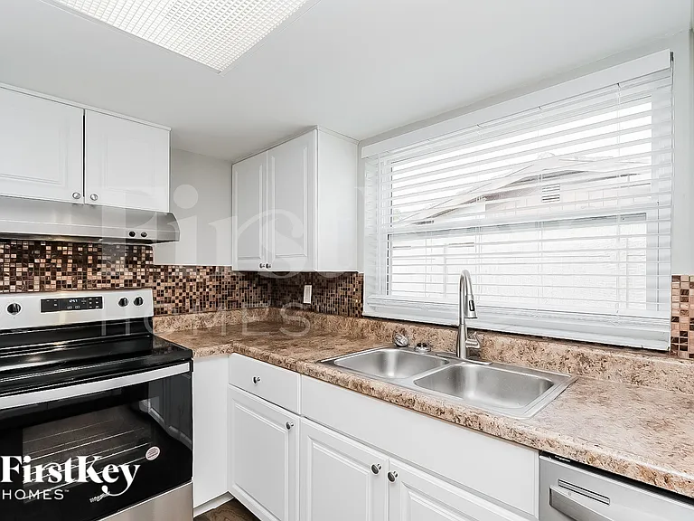 7825 Embassy Blvd — Photo 9