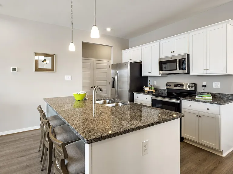 7160 Sandler Dr — Photo 4
