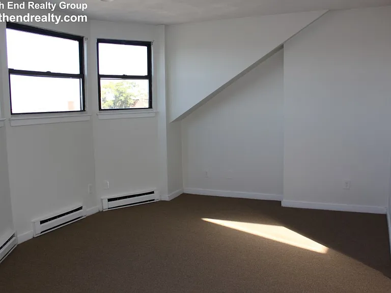 483 E Broadway #8 — Photo 2