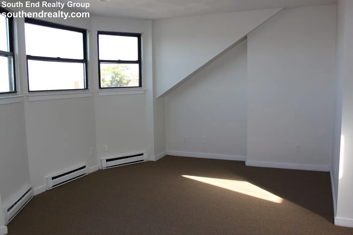 Building Photo - 483 E Broadway #8
