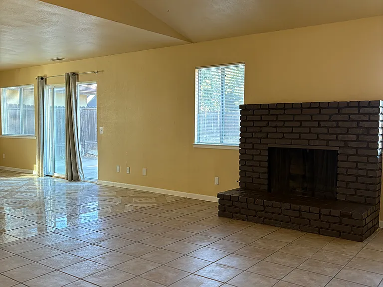 4220 W Corona Ave — Photo 3