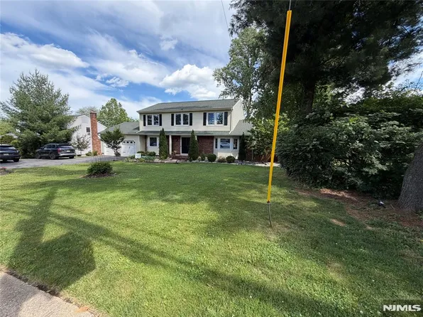 73 S Hillside Ave, Succasunna, NJ 07876