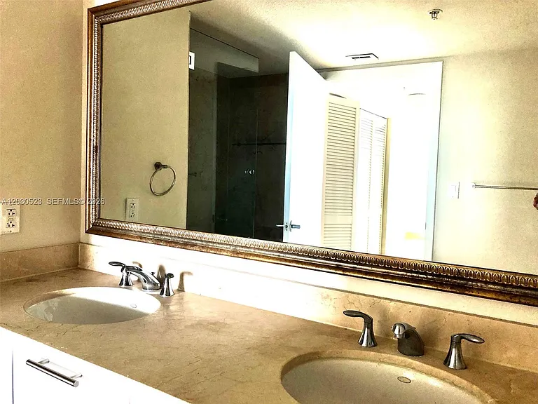 1800 N Bayshore Dr #605 — Photo 9