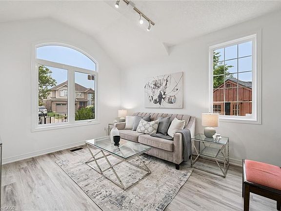 4th image of 608 Bluenose Cres