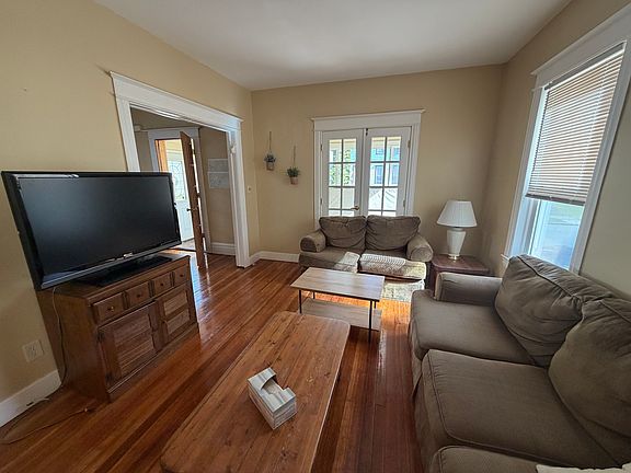2nd image of 64 Barton St