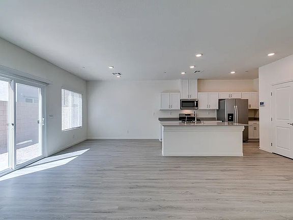 2nd image of 4711 Arctic Cliffs Ave
