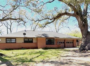 53 Pin Oak Ct, Lake Jackson, TX 77566