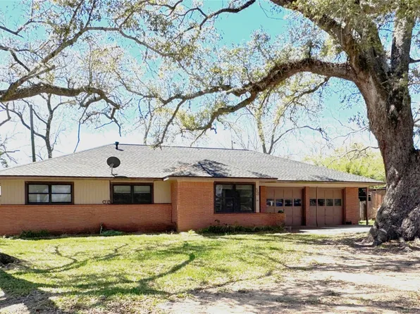 53 Pin Oak Ct, Lake Jackson, TX 77566