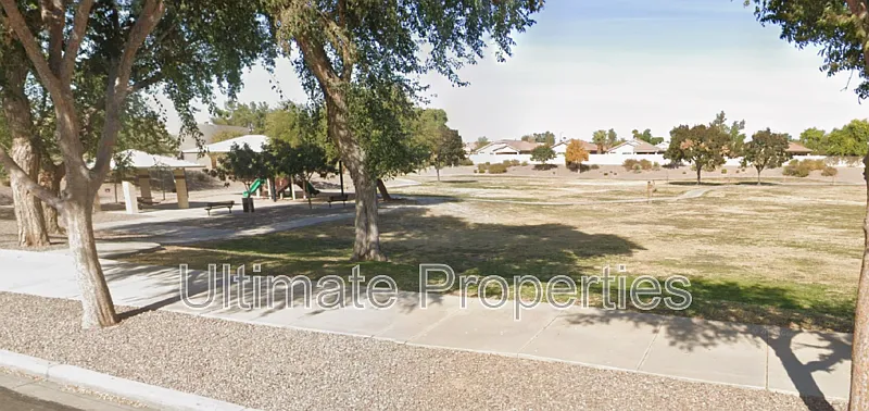3 bed, 2.0 bath, 1355 sqft, $1,795 — Photo 2