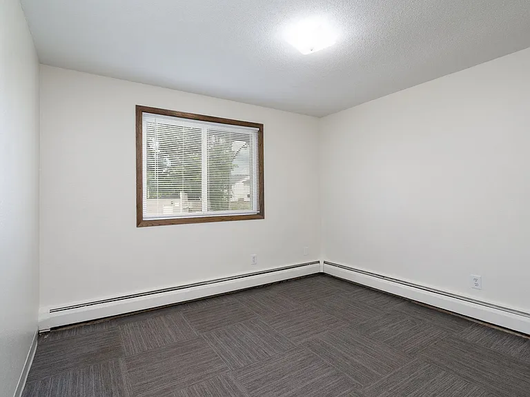 Drake Apartments — Photo 14